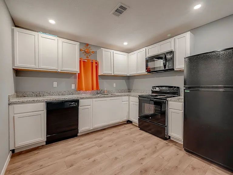 6823 Goforth St — Photo 10