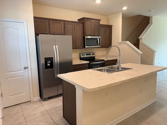 575 Oakleaf Plantation Pkwy #1602 — Photo 2