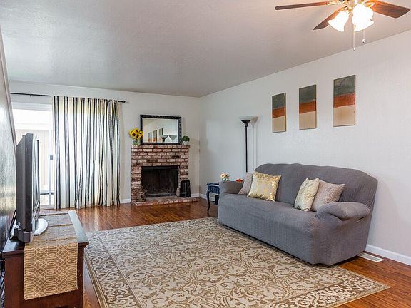 3rd image of 455 Winchester Dr