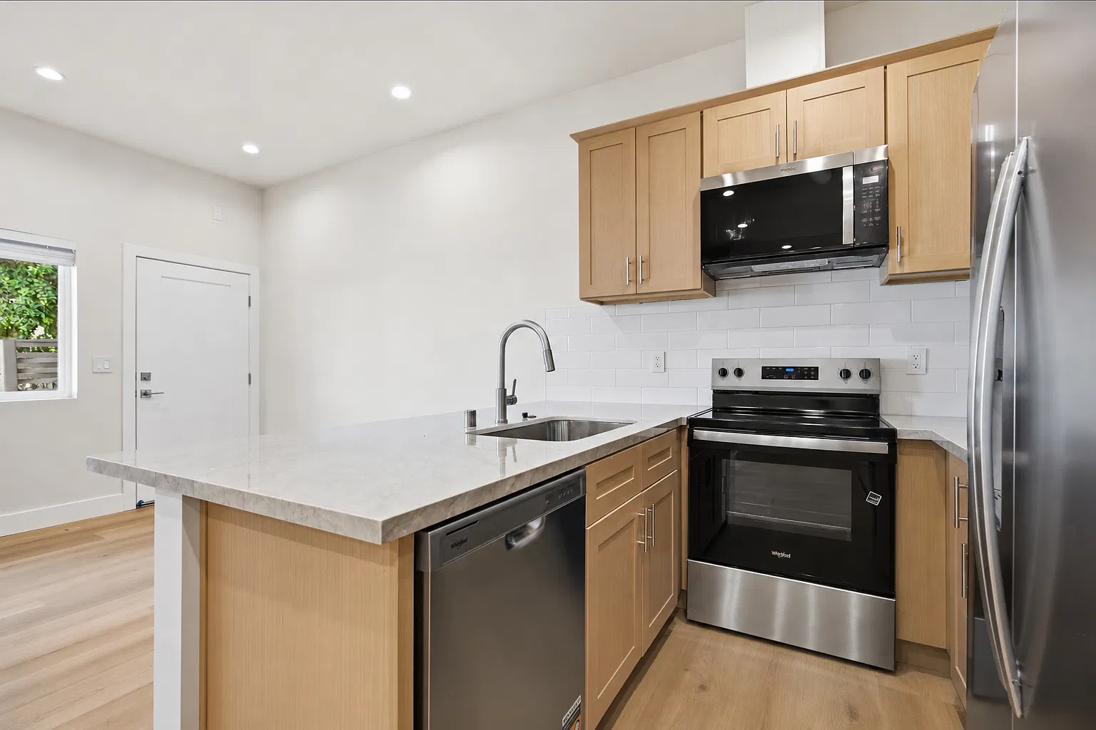 3 bed, $3,395 — Photo 3