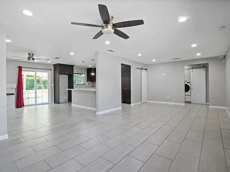 20247 Kinzie St — Photo 12