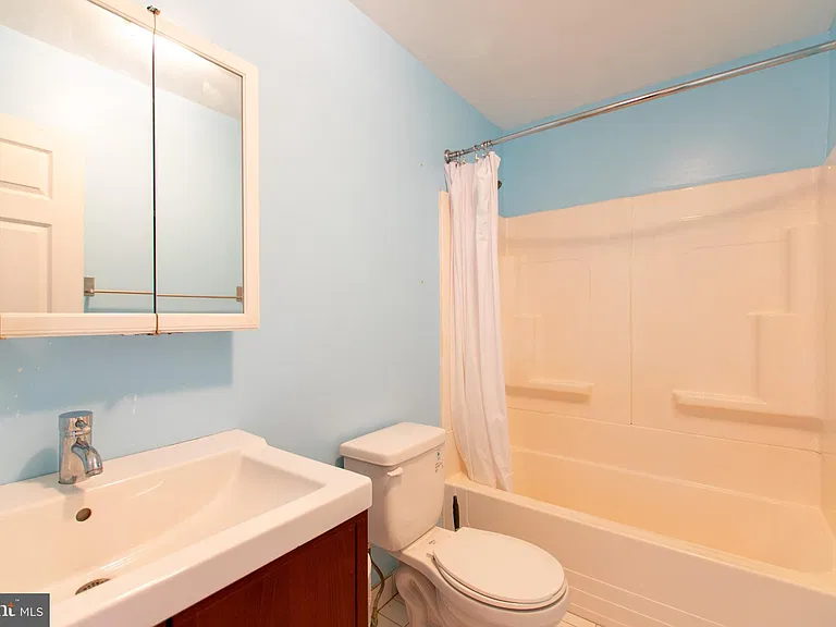 152 Tree St — Photo 16