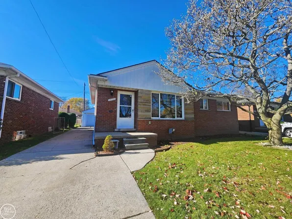 26213 San Rosa Dr, Saint Clair Shores, MI 48081