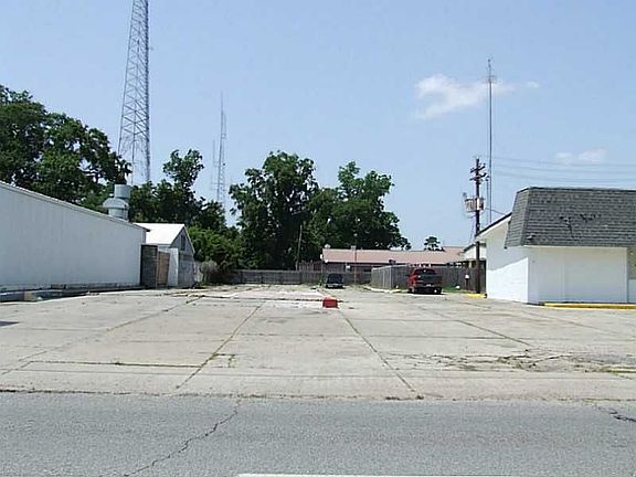 3rd image of 610 Sam Houston Jones Pkwy