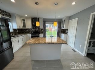 2201 Timber Ridge Ct, Parlin, NJ 08859