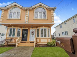 24 Pleasant Plains Ave, Staten Island, NY 10309