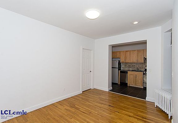 4th image of 1324 Lexington Ave #2B
