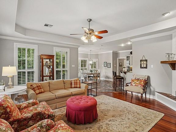 5th image of 617 Florida St