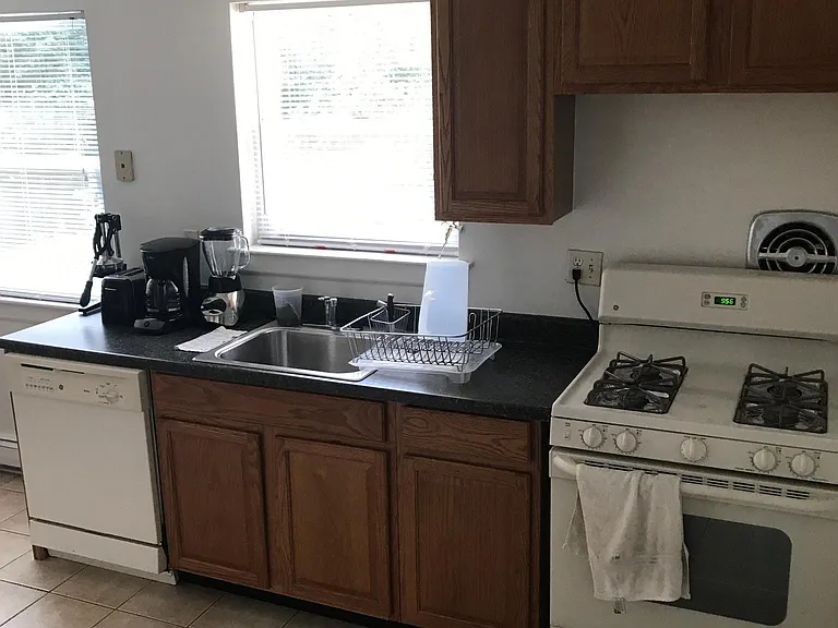 406 Cranbury Rd #10 — Photo 10