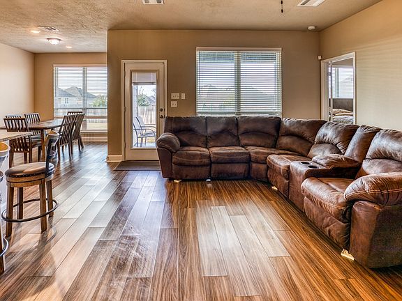 4th image of 2004 Vineyard Pass