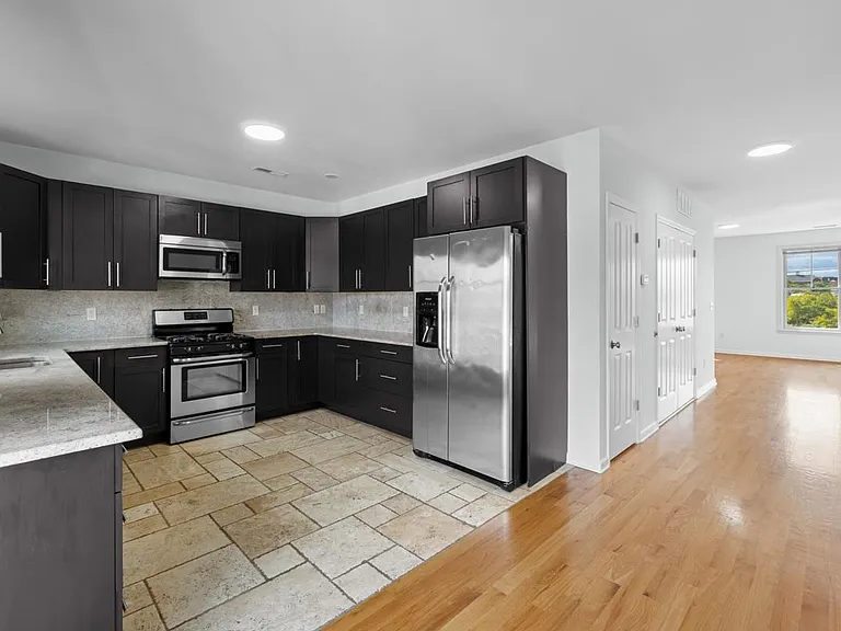 443-2 Whiton St #2 — Photo 2
