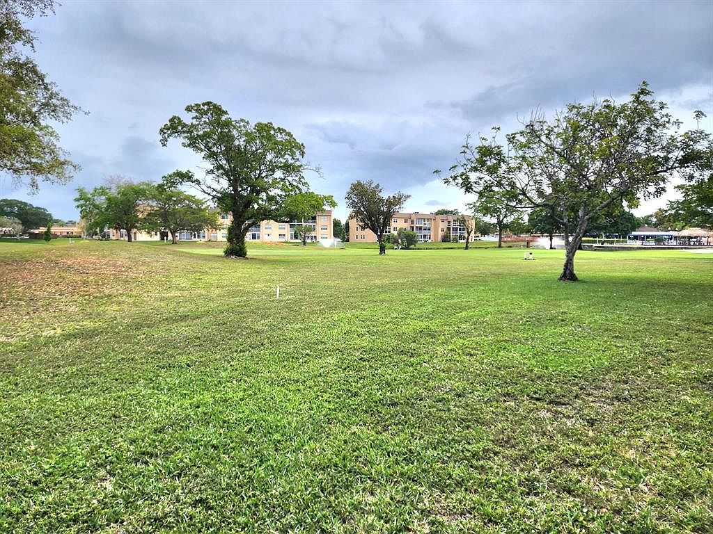 9521 Sunrise Lakes Blvd #103