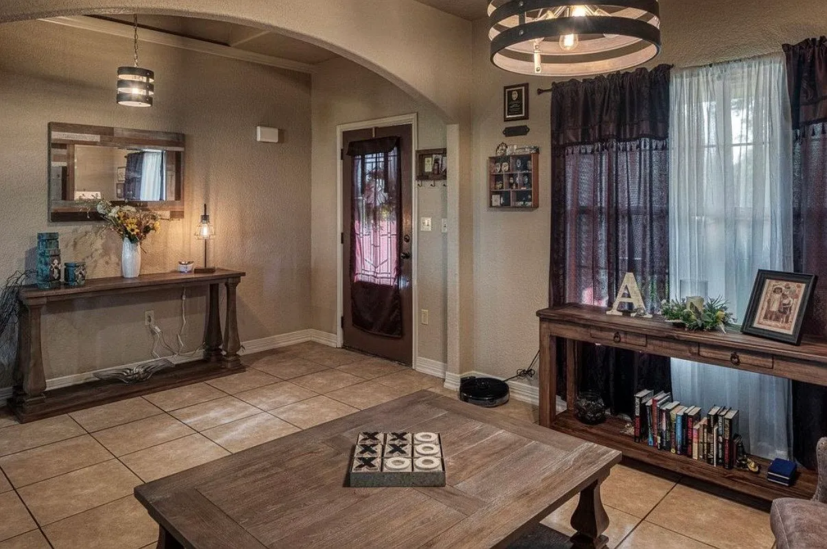 4 bed, 2445 sqft, $3,250 — Photo 4