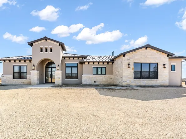 2013 County Road 651, Devine, TX 78016