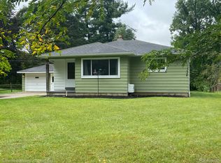 135 Coulter Ct, Lapeer, MI 48446