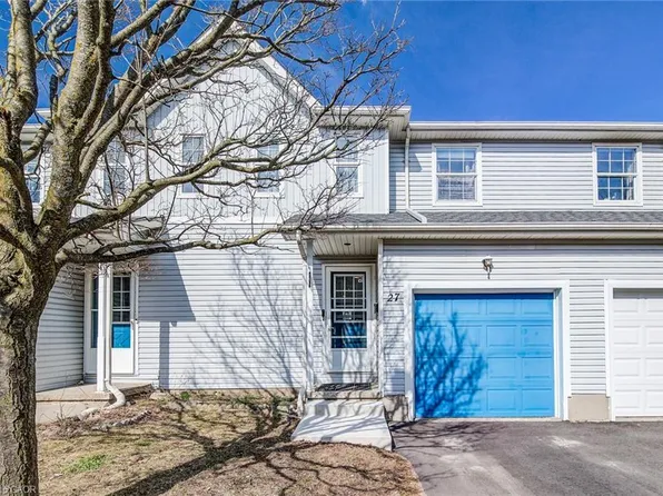 90 Mooregate Cres #27, Kitchener, ON N2M 5P7