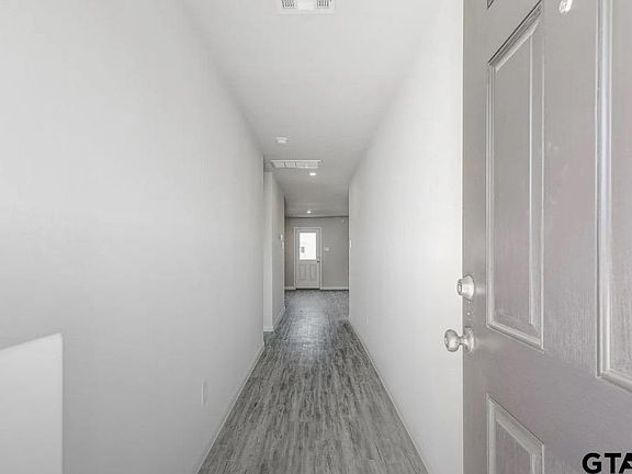 2nd image of 405 Bluebonnet Cir