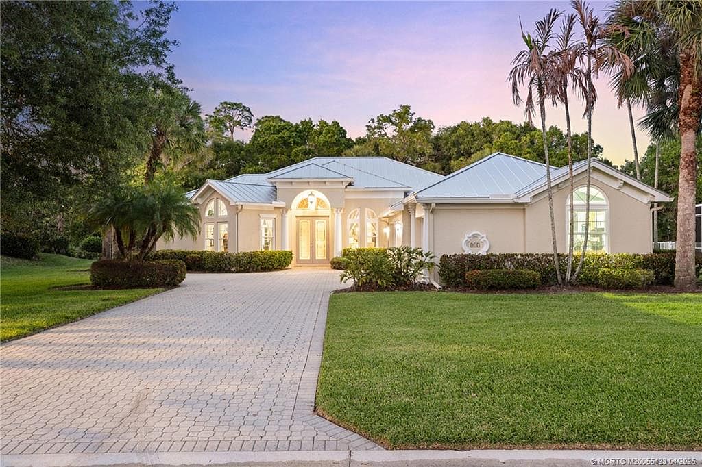 917 SW Blue Stem Way