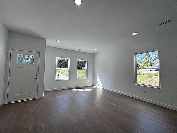3rd image of 793/795 Lyman Rd