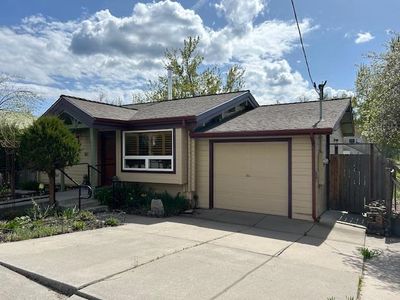 611 Chestnut St, Mount Shasta, CA, 96067