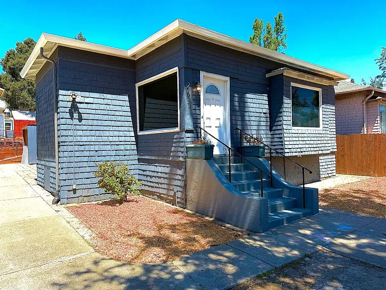 2611 Coolidge Ave — Photo 1