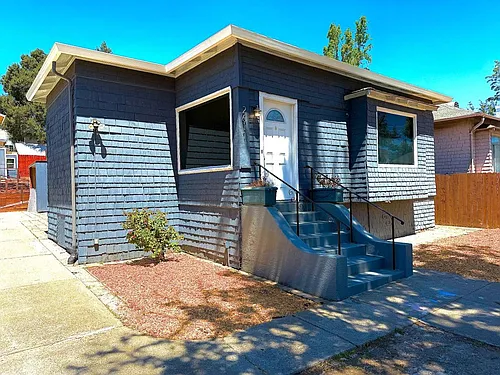 2611 Coolidge Ave Photo 1