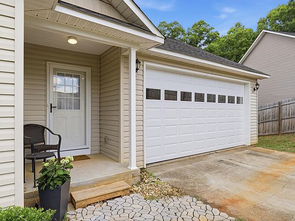 2nd image of 126 Robin Ridge Cir