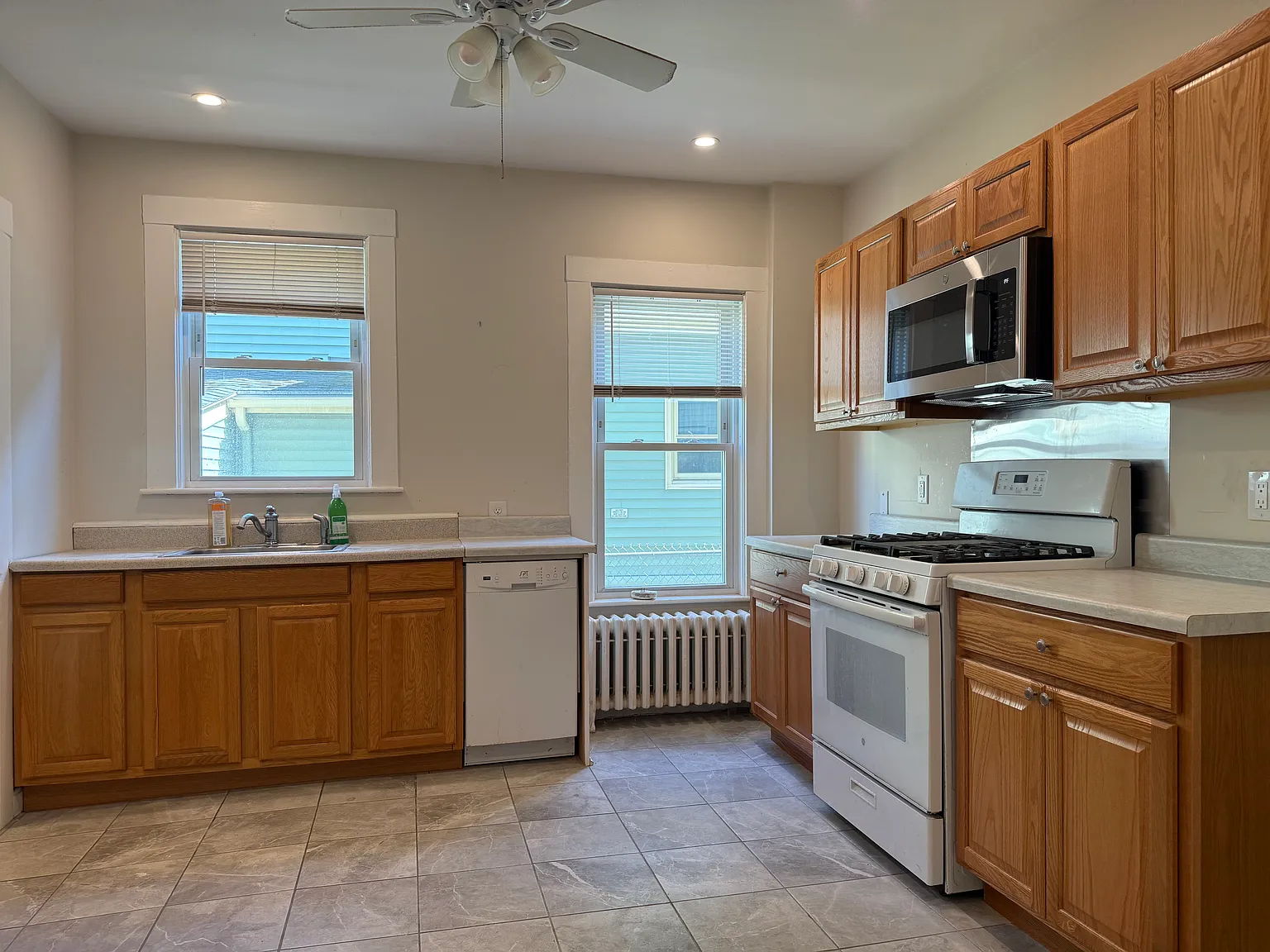 2 bed, 1200 sqft, $2,800 — Photo 4