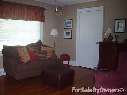 Living Room
						:
						15.9x14.7