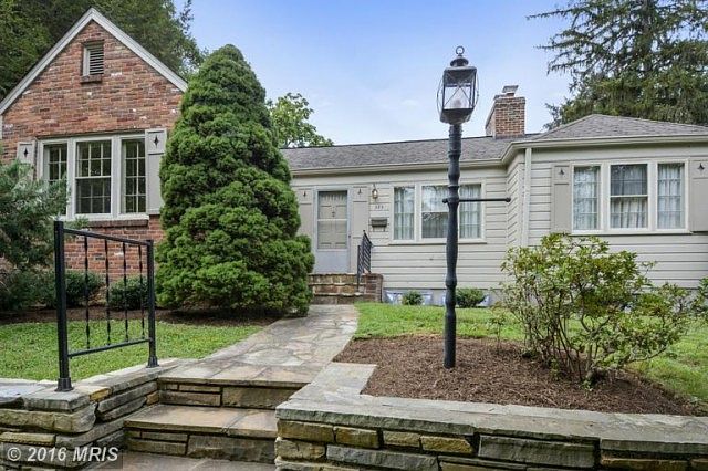 1st image of 323 Forest Dr