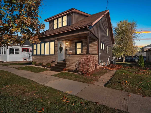 318 Vandenbroek St, Little Chute, WI 54140