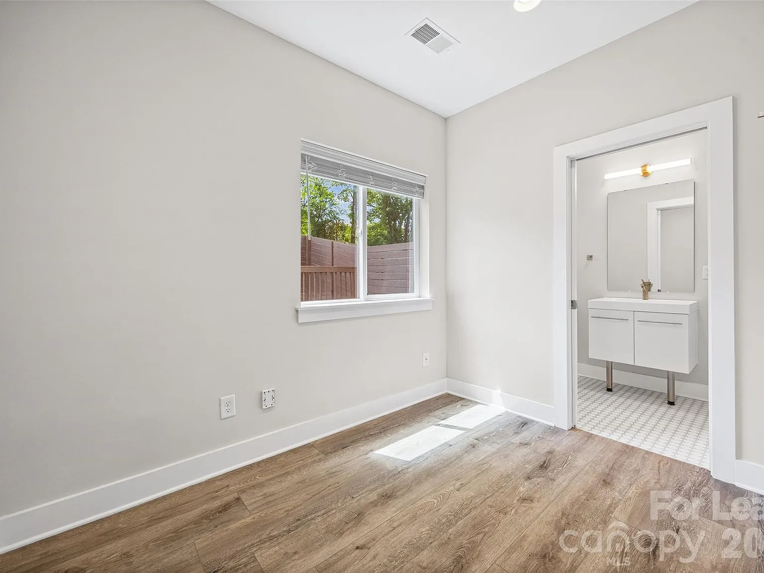 3 bed, 3.5 bath, 1512 sqft, $2,550 — Photo 3