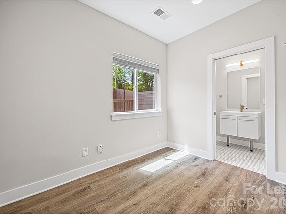 2nd image of 840 E 18th St #B