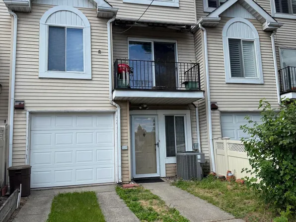 66 Tappen Ct, Staten Island, NY 10304