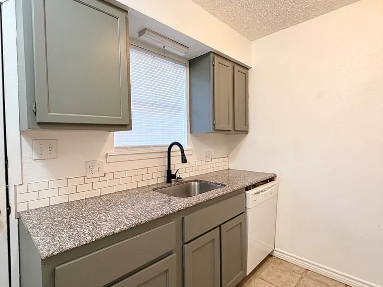 3427 S Garrett St #C — Photo 8