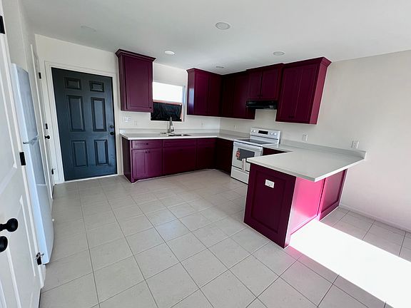 3rd image of 909 Skyview St #1
