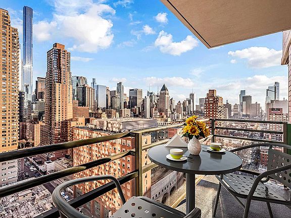 4th image of 200 W 60th St APT 25G