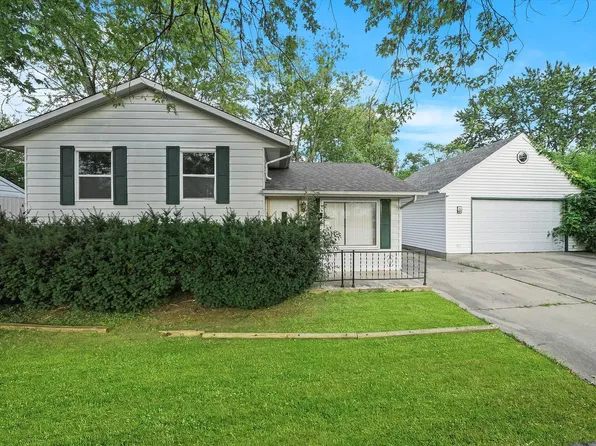 22207 E Churchill Dr, Richton Park, IL 60471