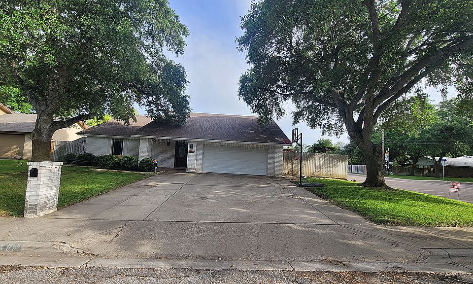 1st image of 1400 Alta Vista St