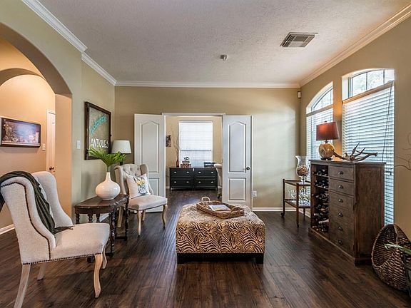 5th image of 304 Lake Front Dr