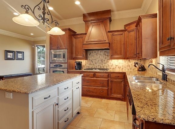 5th image of 100 Catalpa Pl
