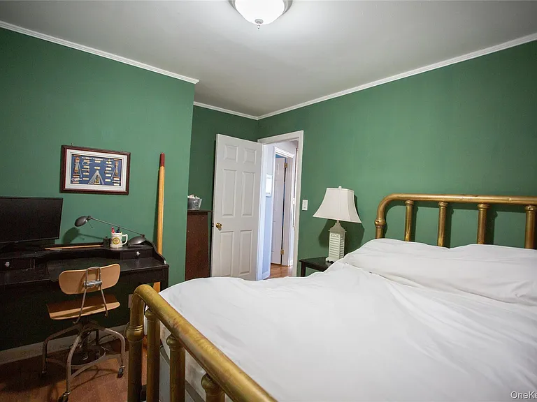 274 W Walnut St — Photo 17
