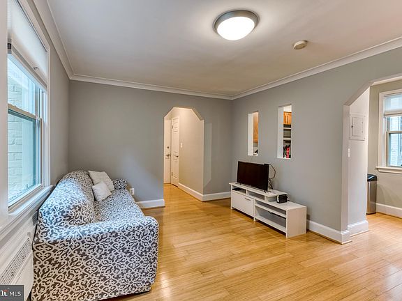 4th image of 1363 K St SE APT 202