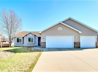 855 Myer Dr NE, Owatonna, MN 55060