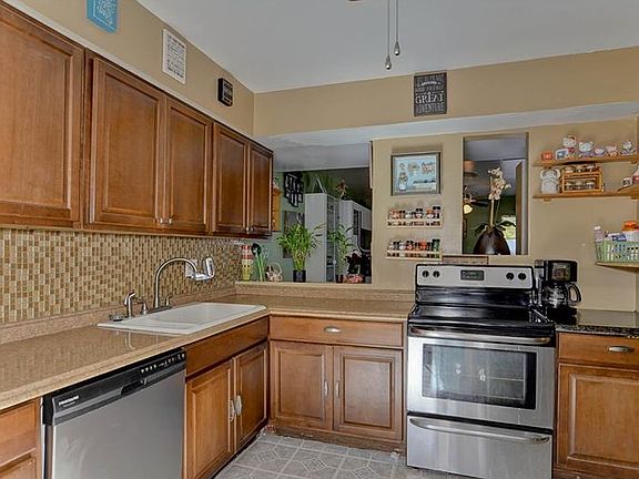 3rd image of 10734 Glen Ellen Dr