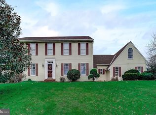4929 Meadowview Dr, Macungie, PA 18062