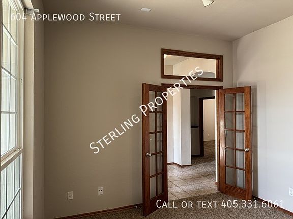 5th image of 604 Applewood St