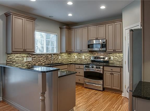 5th image of 709 Braemere Dr