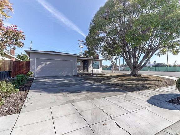 3rd image of 630 San Patricio Ave