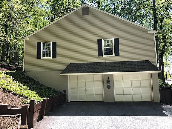 3rd image of 7 Holleran Dr